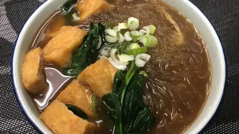 67. Fried Tofu and Vermicelli Soup 油豆腐粉絲湯